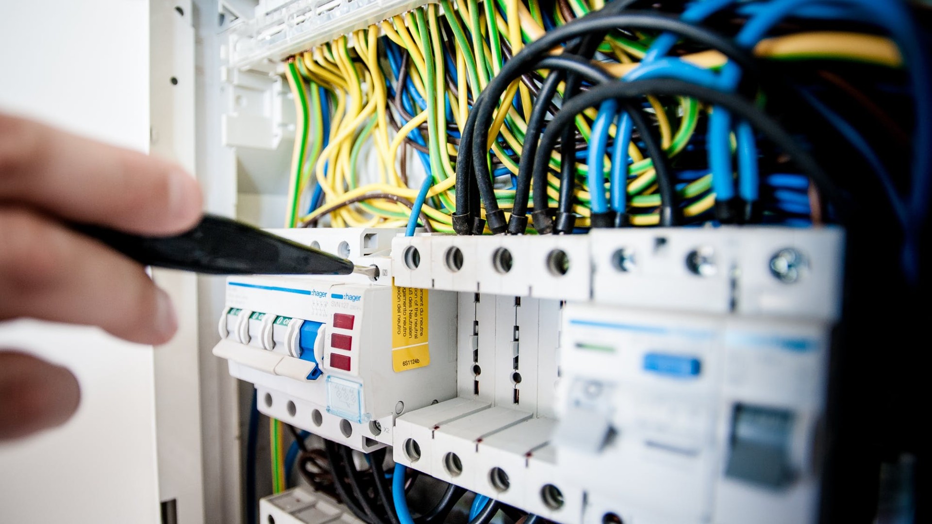 Read more about the article Az áramvédő kapcsolóval a biztonságért